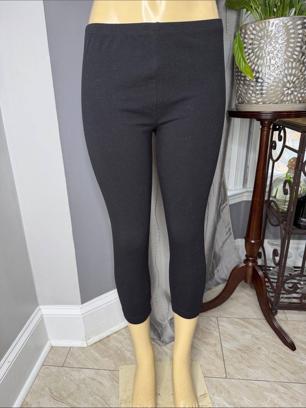 Alfani Women’s Sz M Petite Black Cropped Stretch Leggings NWT